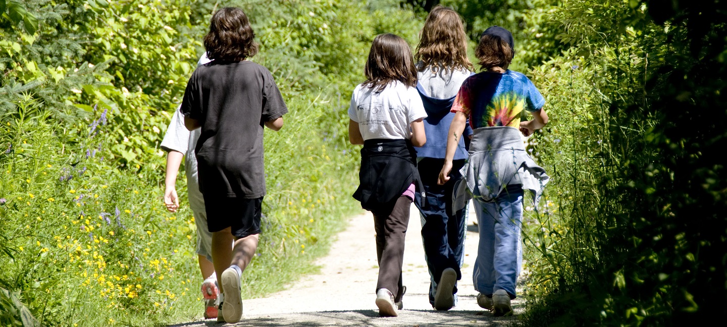 students explore trail at Kortright Centre